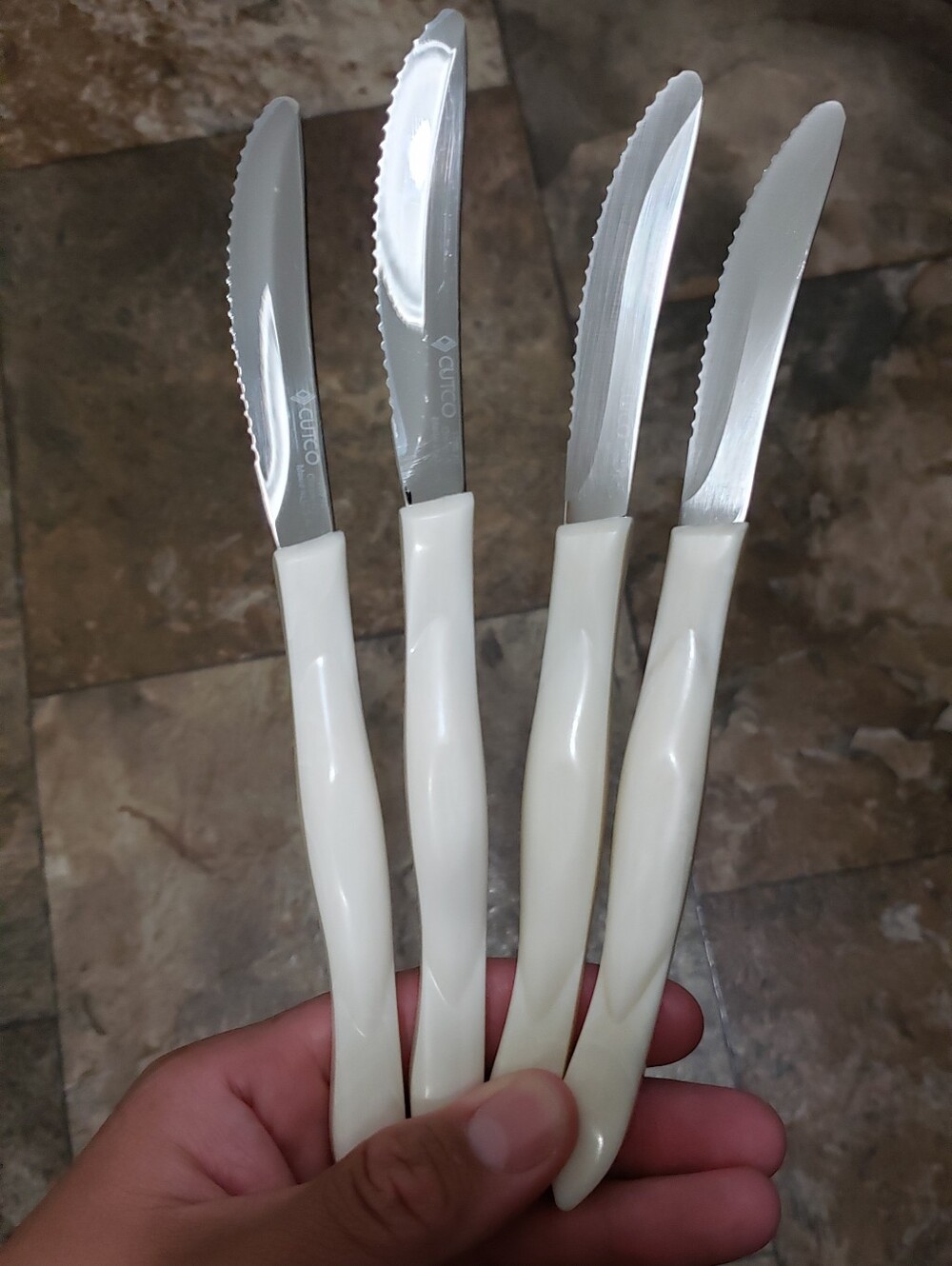Cutco 1759 Table Knives In White/Pearl